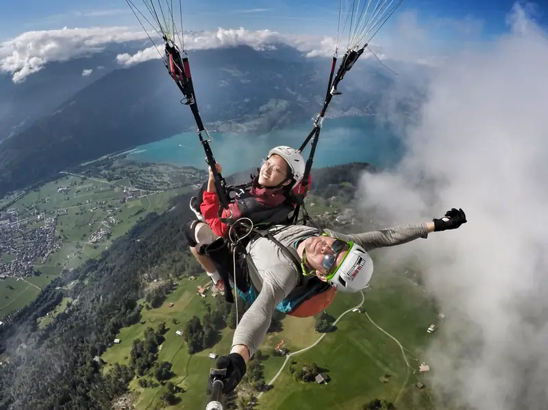 Paragliding conditions through the day in the Interlaken valley, from morning calm to afternoon lift
